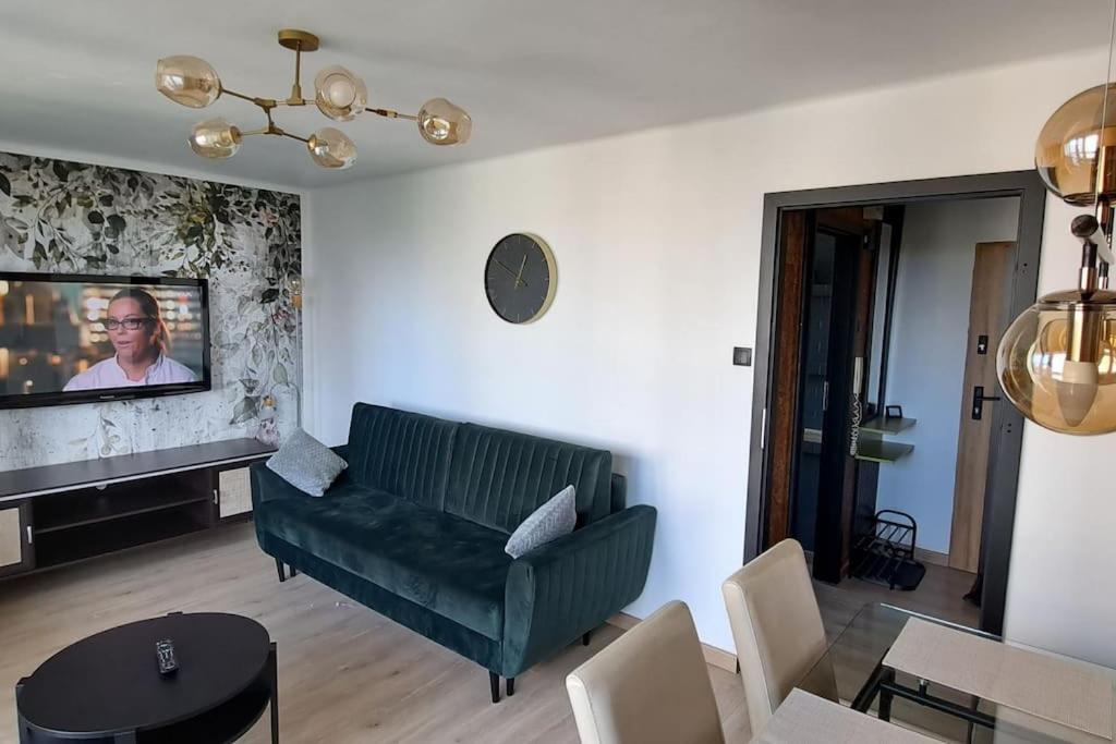 Apartment 21